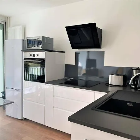 Quiberon, 2 Pieces Renove, A 2 Pas De La Plage, Loggia Sud, Garage, Classe 2*, Pour 3 Pers. - Fr-1-478-182 *